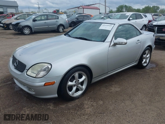 2002 Mercedes-Benz SLK 320 z VIN WDBKK65F82F254735, wystawiony jako IAAI lot #42135544 z przebiegiem 110 886 mil mil oraz . Historia ofert i sprzedaży dostępna na DreamBid. Obrazek 18.