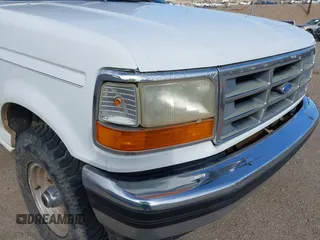 1993 Ford F-150 z VIN 1FTEX14H5PKA70504, wystawiony jako IAAI lot #41700760 z przebiegiem 208 794 mil mil oraz . Historia ofert i sprzedaży dostępna na DreamBid. Obrazek 12.