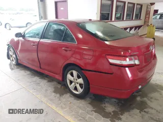 2011 Toyota Camry LE z VIN 4T1BF3EK6BU129712, wystawiony jako IAAI lot #42236451 z przebiegiem 205 126 mil mil oraz . Historia ofert i sprzedaży dostępna na DreamBid. Obrazek 3.