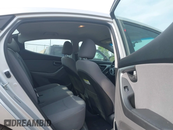 2016 Hyundai Elantra SE z VIN 5NPDH4AE1GH727236, wystawiony jako IAAI lot #39440992 z przebiegiem 76 917 mil mil oraz . Historia ofert i sprzedaży dostępna na DreamBid. Obrazek 8.