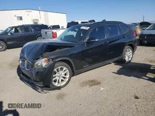 2015 BMW X1 xDrive28i z VIN WBAVL1C52FVY28800, wystawiony jako Copart lot #55179555 z przebiegiem 105 773 mil mil oraz Szkoda całkowita • Salvage title. Historia ofert i sprzedaży dostępna na DreamBid. Obrazek 1.