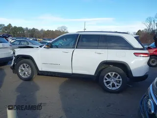2022 Jeep Grand Cherokee Limited z VIN 1C4RJHBGXN8531731, wystawiony jako IAAI lot #41242296 z przebiegiem 31 010 mil mil oraz . Historia ofert i sprzedaży dostępna na DreamBid. Obrazek 14.