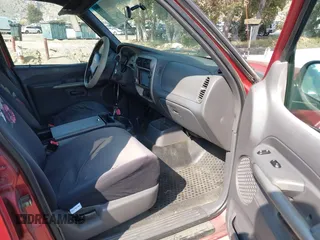 2002 Ford Explorer Sport Trac Value z VIN 1FMZU67EX2UC75933, wystawiony jako IAAI lot #42181837 z przebiegiem 223 979 mil mil oraz . Historia ofert i sprzedaży dostępna na DreamBid. Obrazek 5.