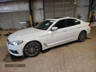 2019 BMW 5 Series 530i xDrive z VIN WBAJA7C57KWW32394, wystawiony jako Copart lot #51223825 z przebiegiem 62 148 mil mil oraz Szkoda całkowita • Salvage title. Historia ofert i sprzedaży dostępna na DreamBid. Obrazek 1.