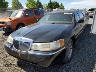 2002 Lincoln Town Car Executive z VIN 1L1FM81W12Y603377, wystawiony jako Copart lot #60982784 z przebiegiem 193 069 mil mil oraz Czysty tytuł • Clean title. Historia ofert i sprzedaży dostępna na DreamBid. Obrazek 1.