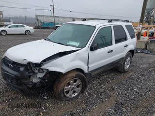 2006 Ford Escape XLT with VIN 1FMYU03Z46KB87723, listed as a IAAI auction lot 41176961 with 1 mi miles. Bid and sale history available at carsss.com. Image 2.