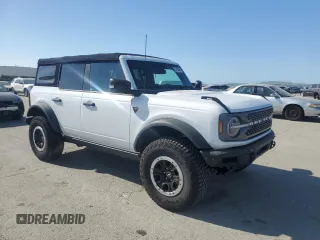 2022 Ford Bronco with VIN 1FMEE5DH3NLA92842, listed as a Copart auction lot 53109365 with 25,303 mi miles and Clean title. Bid and sale history available at DreamBid. Image 4.