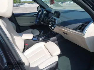 2021 BMW X3 sDrive30i z VIN 5UXTY3C00M9G70296, wystawiony jako IAAI lot #42295882 z przebiegiem 28 895 mil mil oraz . Historia ofert i sprzedaży dostępna na DreamBid. Obrazek 5.