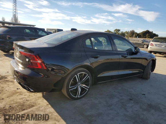 2021 Volvo S60 R-Design with VIN 7JRBR0FM5MG113529, listed as a Copart auction lot 87932845 with 33,639 mi miles and Salvage Title. Bid and sale history available at carsss.com. Image 3.