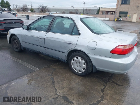 1999 Honda Accord LX z VIN 1HGCG5645XA023392, wystawiony jako IAAI lot #41525751 z przebiegiem 214 850 mil mil oraz . Historia ofert i sprzedaży dostępna na DreamBid. Obrazek 3.