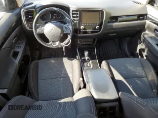 2020 Mitsubishi Outlander ES z VIN JA4AZ2A31LZ612278, wystawiony jako Copart lot #62982274 z przebiegiem 225 958 mil mil oraz Szkoda całkowita • Salvage title. Historia ofert i sprzedaży dostępna na DreamBid. Obrazek 8.