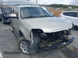 2013 GMC Yukon SLT with VIN 1GKS1CE01DR133369, listed as a IAAI auction lot 41798628 with 1 mi miles. Bid and sale history available at carsss.com. Image 1.