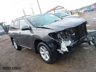 2010 Toyota Highlander with VIN 5TDBK3EH5AS028295, listed as a IAAI auction lot 41479758 with 230,825 mi miles. Bid and sale history available at carsss.com. Image 1.