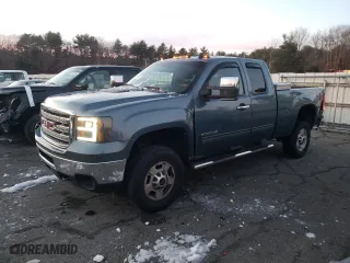 2011 GMC Sierra 2500HD SLE with VIN 1GT220CG2BZ404783, listed as a Copart auction lot 83108204 with 0 mi miles and Salvage Title. Bid and sale history available at carsss.com. Image 1.