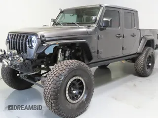2023 Jeep Gladiator Freedom z VIN 1C6HJTAG2PL519578, wystawiony jako Copart lot #58429715 z przebiegiem 41 914 mil mil oraz Szkoda całkowita • Salvage title. Historia ofert i sprzedaży dostępna na DreamBid. Obrazek 2.