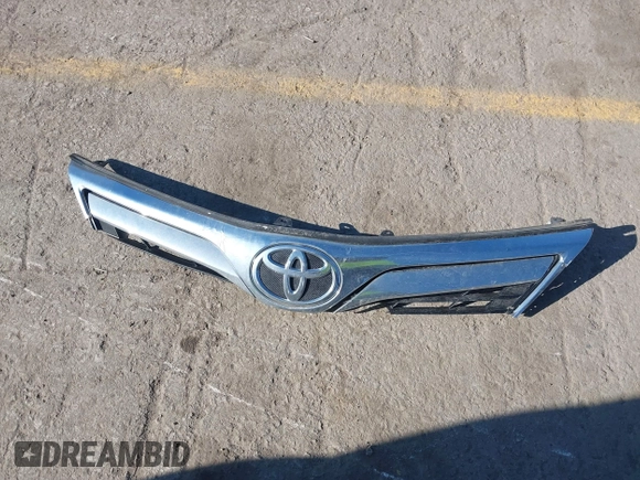 2012 Toyota Camry L with VIN 4T1BF1FK4CU585244, listed as a IAAI auction lot 41888327 with 124,138 mi miles. Bid and sale history available at carsss.com. Image 12.
