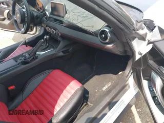 2019 FIAT 124 Spider Lusso with VIN JC1NFAEK8K0141936, listed as a IAAI auction lot 42406202 with 17,556 mi miles and . Bid and sale history available at DreamBid. Image 5.