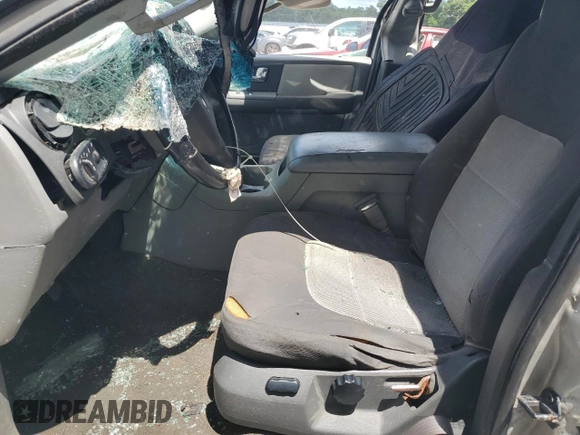 2005 Ford Expedition Special Service z VIN 1FMPU15575LA90181, wystawiony jako Copart lot #60899615 z przebiegiem 321 091 mil mil oraz Nie do naprawy • Non repairable. Historia ofert i sprzedaży dostępna na DreamBid. Obrazek 7.