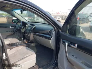2014 Kia Sorento LX with VIN 5XYKT4A69EG518619, listed as a IAAI auction lot 42029285 with 187,976 mi miles. Bid and sale history available at carsss.com. Image 5.