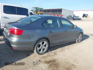 2012 Volkswagen Jetta S с VIN 3VW2K7AJ3CM335903, выставлен на аукционе IAAI как лот 42248250 с пробегом 142 826 миль миль и . История ставок и продаж доступна на DreamBid. Изображение 4.