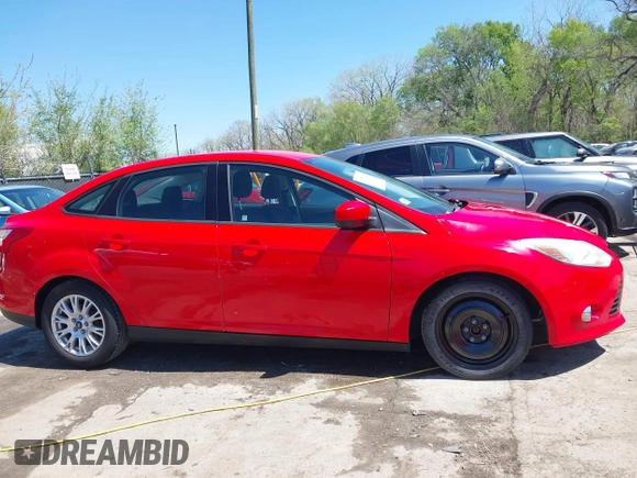 2012 Ford Focus SE z VIN 1FAHP3F23CL333598, wystawiony jako IAAI lot #41970172 z przebiegiem 209 969 mil mil oraz . Historia ofert i sprzedaży dostępna na DreamBid. Obrazek 14.