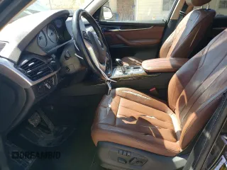 2014 BMW X5 xDrive35i z VIN 5UXKR0C57E0K47849, wystawiony jako Copart lot #42133035 z przebiegiem 134 957 mil mil oraz Szkoda całkowita • Salvage title. Historia ofert i sprzedaży dostępna na DreamBid. Obrazek 7.