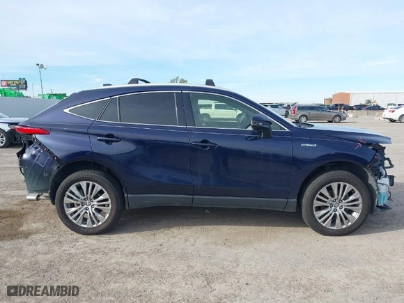 2021 Toyota Venza LE with VIN JTEAAAAH3MJ045358, listed as a IAAI auction lot 41058810 with NaN miles. Bid and sale history available at carsss.com. Image 14.