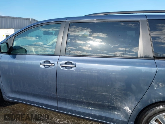 2014 Toyota Sienna XLE z VIN 5TDYK3DCXES498828, wystawiony jako IAAI lot #41970991 z przebiegiem 75 015 mil mil oraz . Historia ofert i sprzedaży dostępna na DreamBid. Obrazek 14.