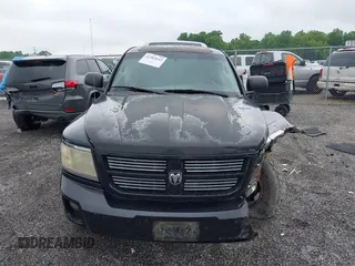 2008 Dodge Dakota с VIN 1D7HW68NX8S560117, выставлен на аукционе IAAI как лот 42383642 с пробегом 108 639 миль миль и . История ставок и продаж доступна на DreamBid. Изображение 12.