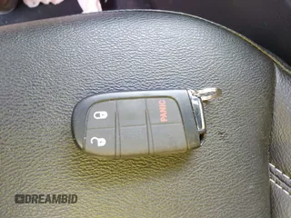 2024 Jeep Compass Latitude z VIN 3C4NJDBN7RT162744, wystawiony jako IAAI lot #42222143 z przebiegiem 8 657 mil mil oraz . Historia ofert i sprzedaży dostępna na DreamBid. Obrazek 11.