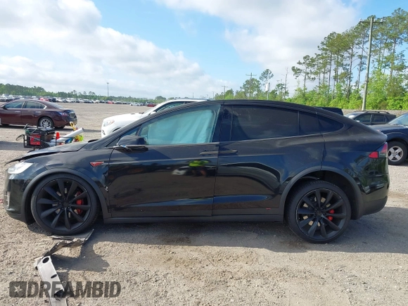 2016 Tesla Model X 70D z VIN 5YJXCAE29GF003478, wystawiony jako IAAI lot #41965737 z przebiegiem 105 930 mil mil oraz . Historia ofert i sprzedaży dostępna na DreamBid. Obrazek 14.