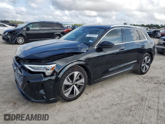 2024 Audi Q8 e-tron Premium Plus z VIN WA15AAGE4RB029832, wystawiony jako Copart lot #79555074 z przebiegiem 12 722 mil mil oraz Szkoda całkowita • Salvage title. Historia ofert i sprzedaży dostępna na DreamBid. Obrazek 1.