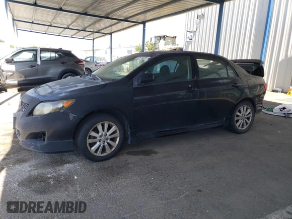 2010 Toyota Corolla z VIN 2T1BU4EE6AC455239, wystawiony jako Copart lot #60570335 z przebiegiem 256 499 mil mil oraz Szkoda całkowita • Salvage title. Historia ofert i sprzedaży dostępna na DreamBid. Obrazek 1.