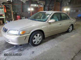 2001 Toyota Camry CE z VIN 4T1BG28K71U783281, wystawiony jako Copart lot #56876585 z przebiegiem 110 735 mil mil oraz Czysty tytuł • Clean title. Historia ofert i sprzedaży dostępna na DreamBid. Obrazek 1.