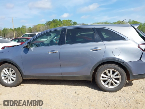 2020 Kia Sorento S z VIN 5XYPG4A57LG667674, wystawiony jako IAAI lot #41956371 z przebiegiem 103 976 mil mil oraz . Historia ofert i sprzedaży dostępna na DreamBid. Obrazek 14.