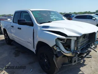 2022 Ram 1500 Big Horn z VIN 1C6RRFBG0NN287478, wystawiony jako IAAI lot #42247112 z przebiegiem 43 275 mil mil oraz . Historia ofert i sprzedaży dostępna na DreamBid. Obrazek 1.