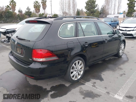 2012 Volkswagen Jetta SportWagen TDI with VIN 3VWPL7AJ3CM657816, listed as a IAAI auction lot 41473792 with 82,447 mi miles. Bid and sale history available at carsss.com. Image 4.
