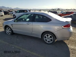 2008 Ford Focus SE z VIN 1FAHP33N38W217516, wystawiony jako Copart lot #54433985 z przebiegiem 139 503 mil mil oraz Szkoda całkowita • Salvage title. Historia ofert i sprzedaży dostępna na DreamBid. Obrazek 2.