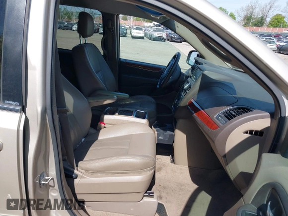 2013 Chrysler Town & Country Touring with VIN 2C4RC1BG8DR774619, listed as a IAAI auction lot 42087639 with 155,218 mi miles. Bid and sale history available at carsss.com. Image 5.
