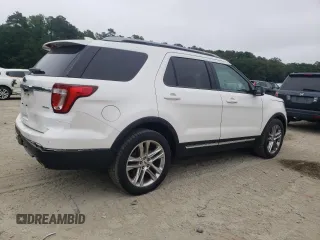 2017 Ford Explorer XLT z VIN 1FM5K8D85HGA31323, wystawiony jako Copart lot #62210725 z przebiegiem 135 643 mil mil oraz Szkoda całkowita • Salvage title. Historia ofert i sprzedaży dostępna na DreamBid. Obrazek 3.
