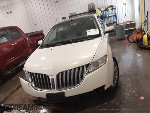 2013 Lincoln MKX with VIN 2LMDJ8JK4DBL60499, listed as a IAAI auction lot 41816339 with 132,061 mi miles. Bid and sale history available at carsss.com. Image 13.