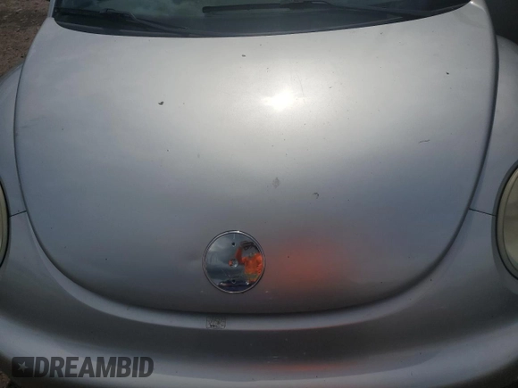 2001 Volkswagen Beetle GLX with VIN 3VWDD21C21M406898, listed as a Copart auction lot 55597675 with 104,597 mi miles and Salvage Title. Bid and sale history available at DreamBid. Image 11.