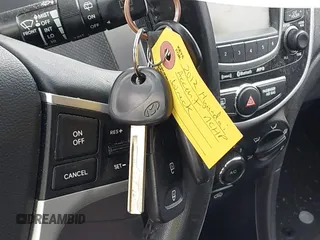 2012 Hyundai Accent SE z VIN KMHCU5AE8CU022927, wystawiony jako IAAI lot #41749321 z przebiegiem 258 185 mil mil oraz . Historia ofert i sprzedaży dostępna na DreamBid. Obrazek 11.