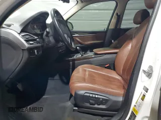 2014 BMW X5 xDrive35i z VIN 5UXKR0C5XE0K43083, wystawiony jako Copart lot #59182445 z przebiegiem 163 171 mil mil oraz Szkoda całkowita • Salvage title. Historia ofert i sprzedaży dostępna na DreamBid. Obrazek 7.