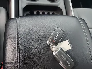 2022 Ram 1500 Big Horn z VIN 1C6RRFFG7NN179014, wystawiony jako IAAI lot #42526383 z przebiegiem 84 273 mil mil oraz . Historia ofert i sprzedaży dostępna na DreamBid. Obrazek 9.