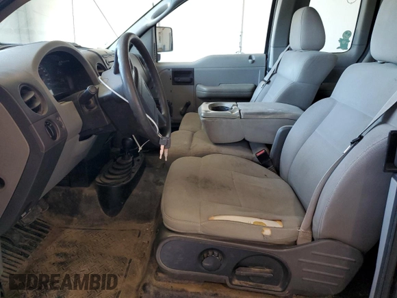 2005 Ford F-150 STX z VIN 1FTRX14WX5FB39323, wystawiony jako Copart lot #59340055 z przebiegiem 250 833 mil mil oraz Czysty tytuł • Clean title. Historia ofert i sprzedaży dostępna na DreamBid. Obrazek 7.