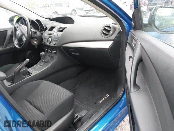 2012 Mazda 3 i Touring z VIN JM1BL1V74C1667180, wystawiony jako IAAI lot #41953161 z przebiegiem 174 802 mil mil oraz . Historia ofert i sprzedaży dostępna na DreamBid. Obrazek 5.