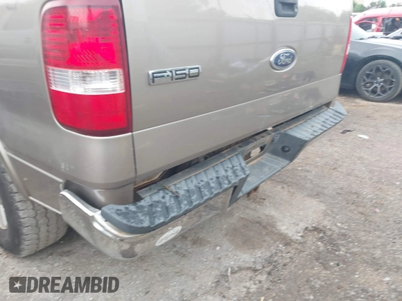 2004 Ford F-150 XLT z VIN 1FTPW14554KB11422, wystawiony jako IAAI lot #42651609 z przebiegiem 238 157 mil mil oraz . Historia ofert i sprzedaży dostępna na DreamBid. Obrazek 6.