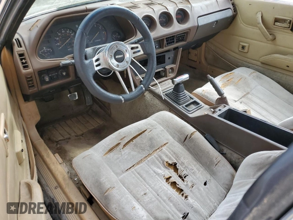 1981 Datsun 280ZX z VIN JN1HZ04S8BX265704, wystawiony jako Copart lot #49279325 z przebiegiem 251 218 mil mil oraz Tytuł czysty. Historia ofert i sprzedaży dostępna na DreamBid. Obrazek 8.