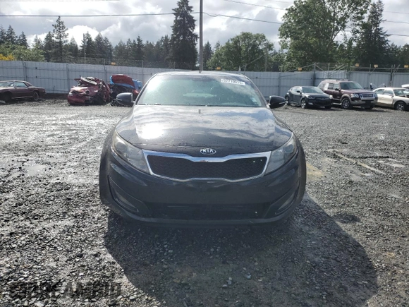 2013 Kia Optima EX z VIN 5XXGN4A78DG227184, wystawiony jako Copart lot #57710015 z przebiegiem 154 906 mil mil oraz Czysty tytuł • Clean title. Historia ofert i sprzedaży dostępna na DreamBid. Obrazek 5.